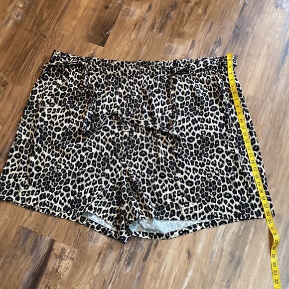 Torrid Paperbag Stretch Challis Animal Print Tie Waist Pull On Date Nite Shorts - Picture 10 of 13